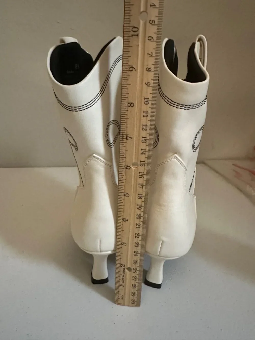 Universal Thread Jenson western ankle boots with black contrast stitching 8.5